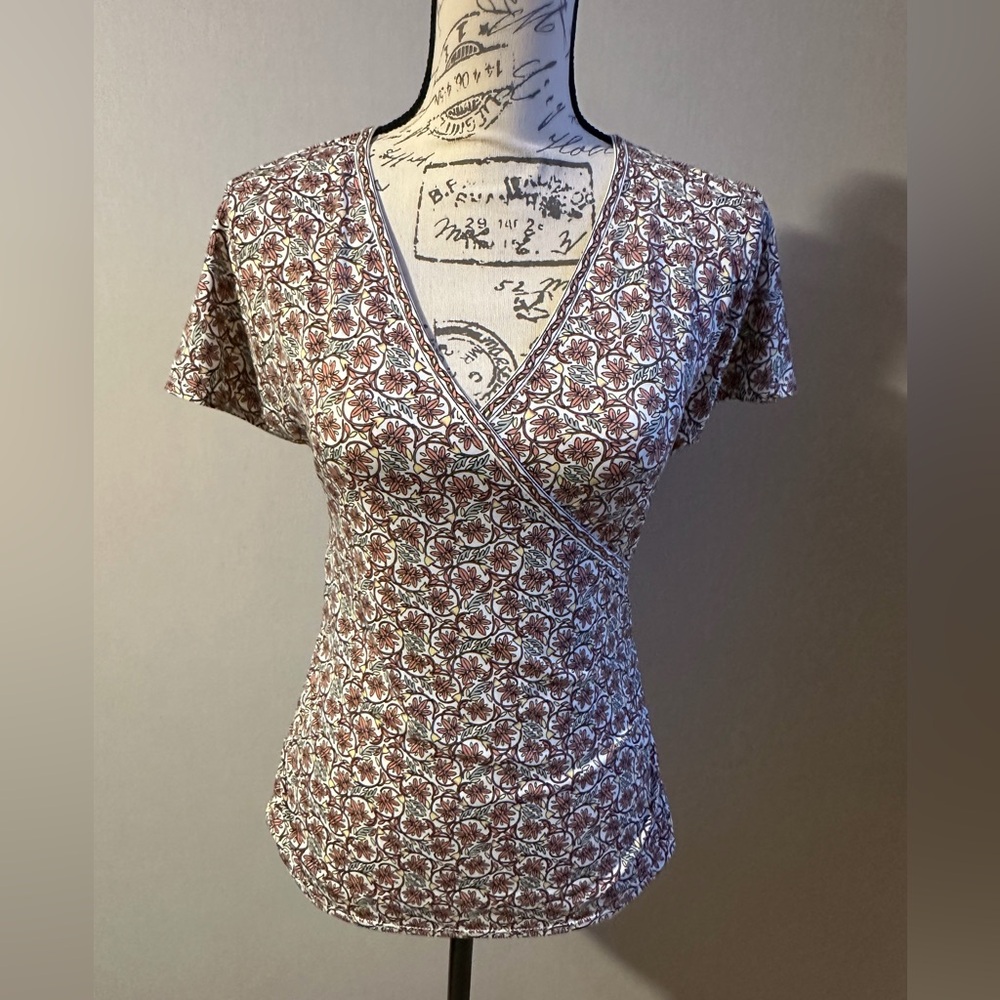 Max Studio womens Brown-Tan very flattering Blouse. Size XS